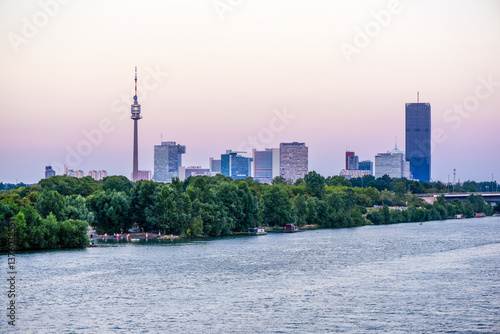 Obraz na płótnie Danube city, river Danube, Vienna, Austria w salonie