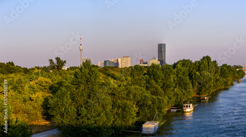 Obraz na płótnie Danube city, river Danube, Vienna, Austria w salonie