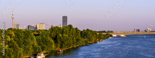 Obraz na płótnie Danube city, river Danube, Vienna, Austria w salonie