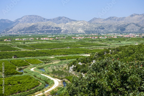 Obraz na płótnie Fruchtbare Beckenlandschaft an der Makarska Riviera, Dalmatien, w salonie
