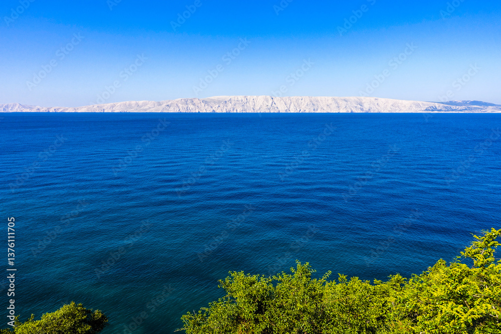 Novi Vinodolski, Kvarner Bucht, Kroatien, Blick auf Insel Krk