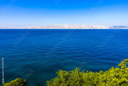 Novi Vinodolski, Kvarner Bucht, Kroatien, Blick auf Insel Krk