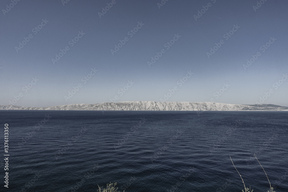Novi Vinodolski, Kvarner Bucht, Kroatien, Blick auf Insel Krk