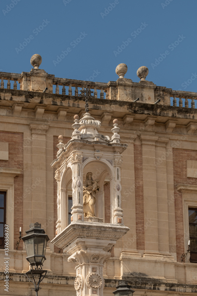Obraz premium Siviglia - Andalusia - Spagna - Madonna con bambino nei pressi della Cattedrale
