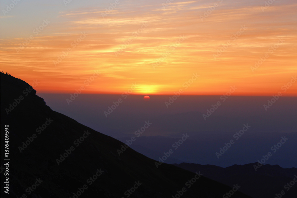 high definition photography of mountains and seawater high definition photography of mountains and seawater