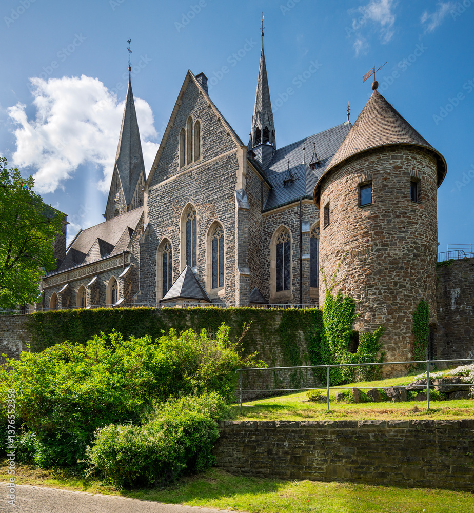 Obraz premium The historic St. Martinus Church in Olpe, Germany, built in neo-Gothic style, features a striking 61-meter tower and intricate architectural details, standing as a cultural landmark.