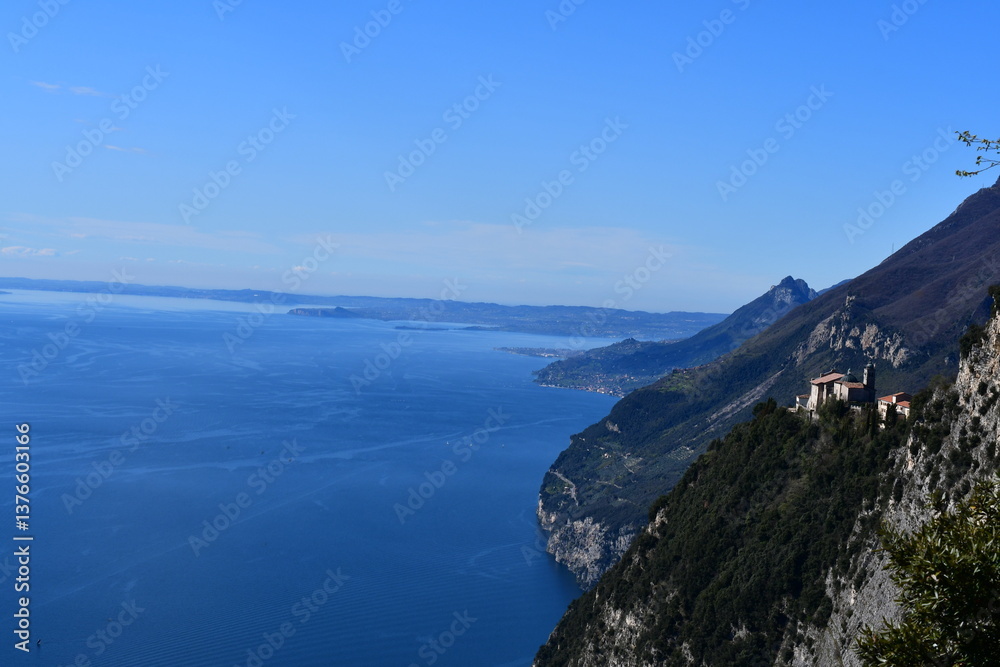 Schöne Landschaft bei Tignale mit Blick zum Gardasee