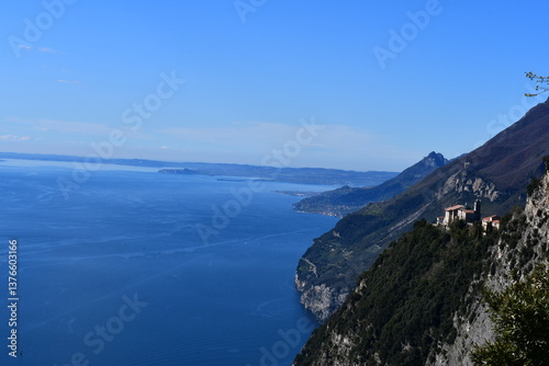 Obraz na płótnie Schöne Landschaft bei Tignale mit Blick zum Gardasee w salonie