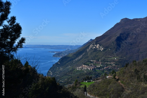 Obraz na płótnie Schöne Landschaft bei Tignale oberhalb vom Gardasee w salonie