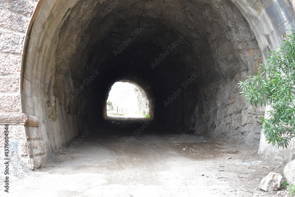 Ein Tunnel an der Ponale Straße