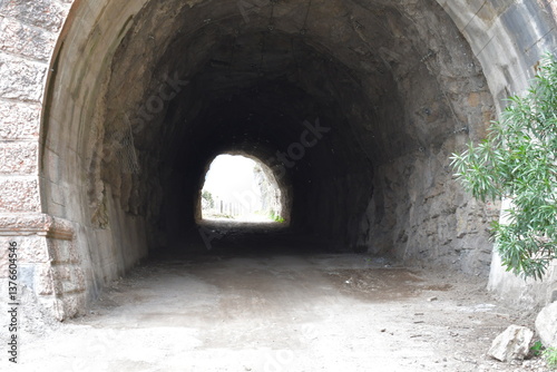 Obraz na płótnie Ein Tunnel an der Ponale Straße w salonie