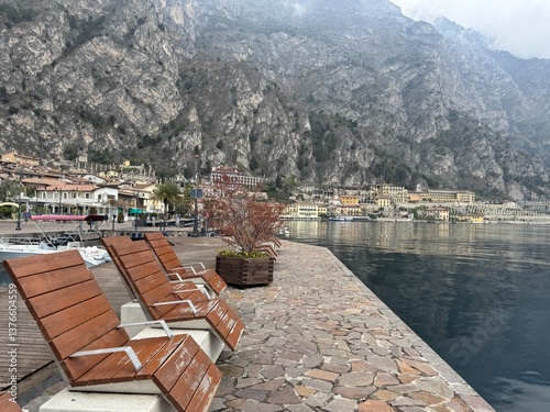 Obraz na płótnie Schöne Limone sul Garda in der Lombardei w salonie