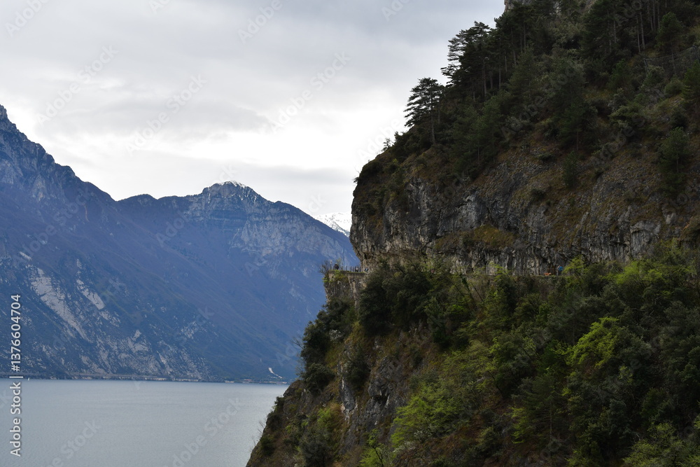 Blick zum Gardasee und zur Ponale Straße