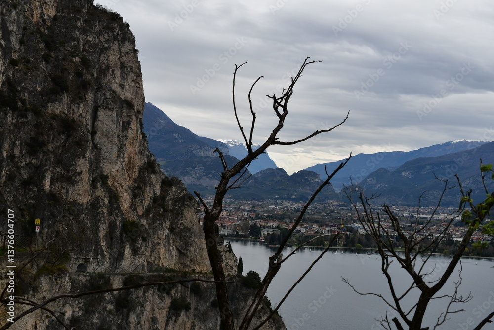 Die Ponale Straße und Riva del Garda im Trentino