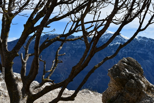 Schöne Landschaft am Punta Larici oberhalb des Gardasee