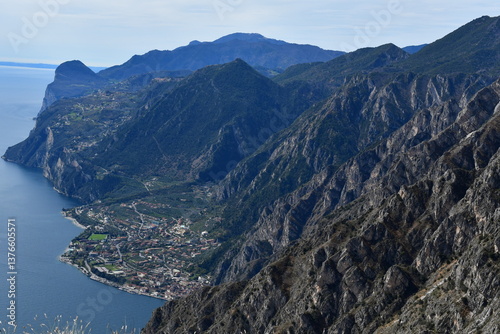 Obraz na płótnie Blick vom Punta Larici nach Limone sul Garda w salonie