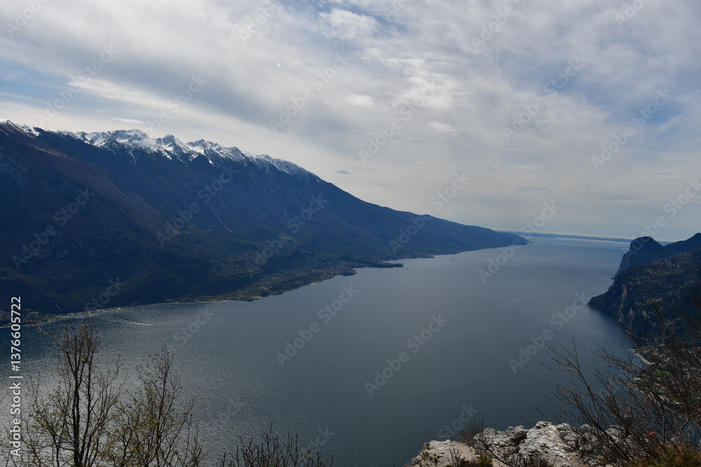 Blick vom Punta Larici zum Gardaseee