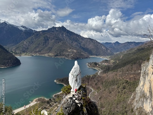 Blick zur Madonna di Besta und zum Ledrosee 