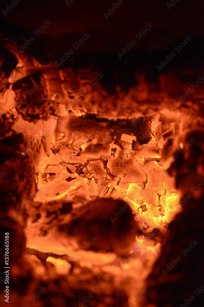 Feuer im Kamin, Ofen, Weissglut