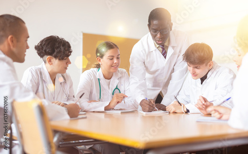 Refresher courses for doctors at the institute of medicine