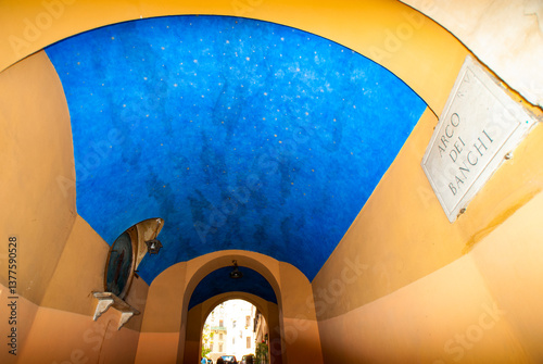 Fotografia Arco della Madonna dei Banchi, Rome, Italy