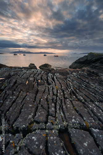 Obraz na płótnie Dramatic waves crash against Elgol’s rugged coast, with the Cuillin Mountains rising in the misty distance. Autumn’s golden light enhances this wild, untamed beauty. w salonie