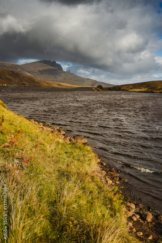 The Isle of Skye’s autumn landscapes blend golden moors, misty peaks, and rugged coastlines. A land of dramatic beauty, where nature’s wild spirit thrives.