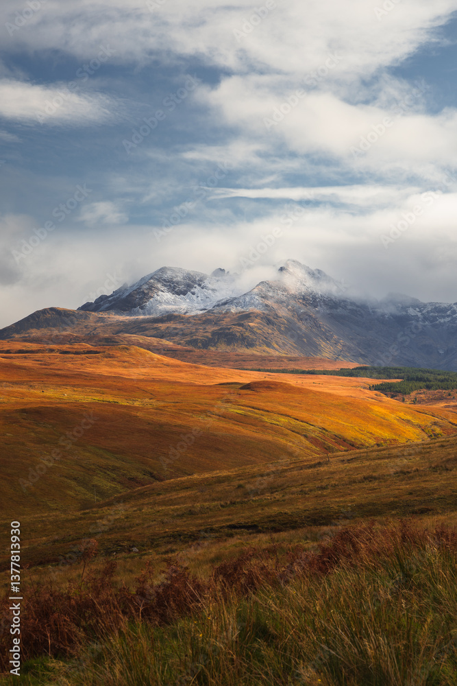 The Isle of Skye’s autumn landscapes blend golden moors, misty peaks, and rugged coastlines. A land of dramatic beauty, where nature’s wild spirit thrives.