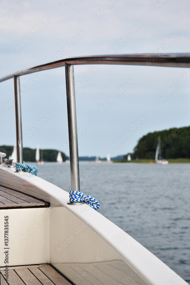 Obraz premium Boat deck, sailing on lake
