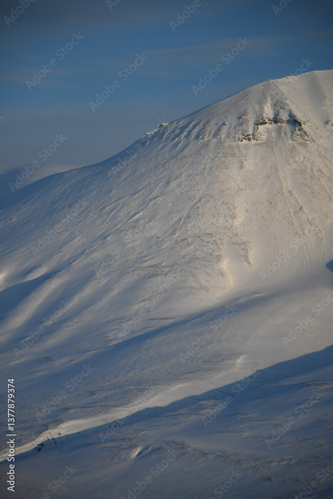 Fototapeta premium snow covered mountains, Svalbard, Spitsbergen, arctic circle