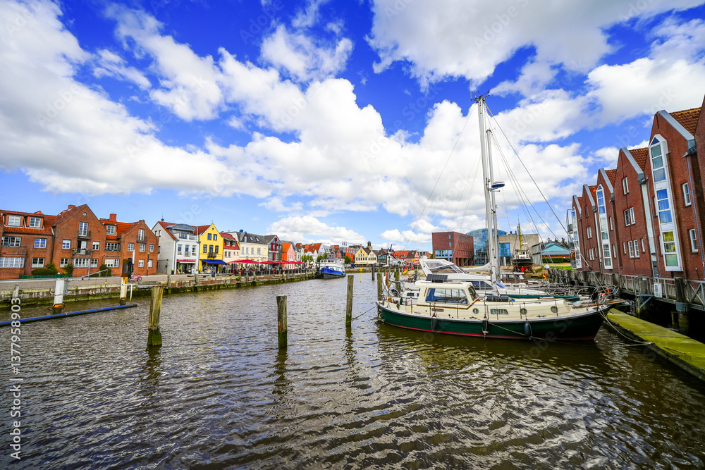 Obraz premium View of the Husumer Au in Husum on the North Frisian North Sea coast. The old town with historic buildings. 