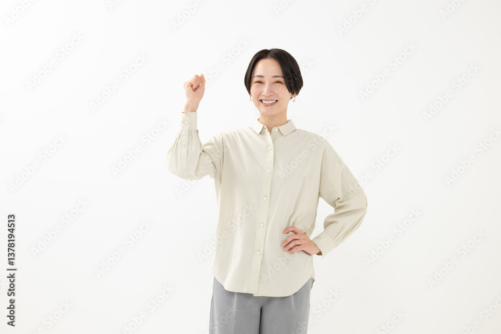 ガッツポーズする女性 ガッツポーズする女性