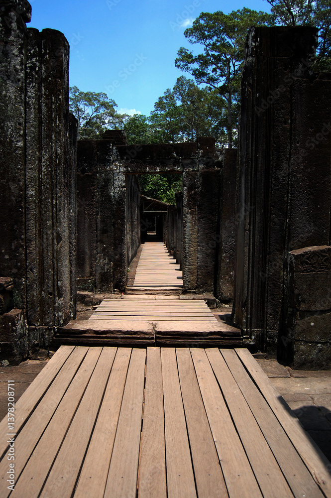 Fototapeta premium Sculpture carving ancient ruins antique building of Prasat Bayon Castle or Jayagiri Brahma Temple for Cambodian people and travelers travel visit respect pray at Angkor Thom Wat in Siem Reap, Cambodia