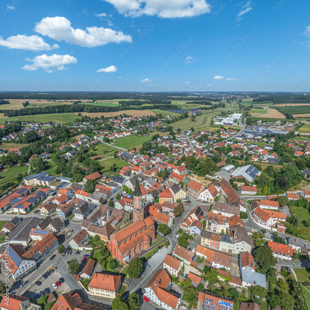 Ausblick auf Pfeffenhausen an der Großen Laber in der östlichen Hallertau