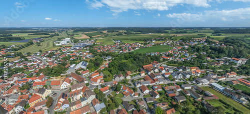 Obraz na płótnie Ausblick auf Pfeffenhausen an der Großen Laber in der östlichen Hallertau w salonie