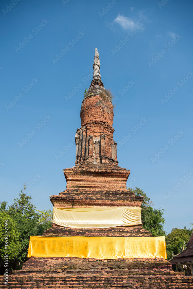 Fototapeta premium THAILAND PHITSANULOK WAT CHEDI THONG