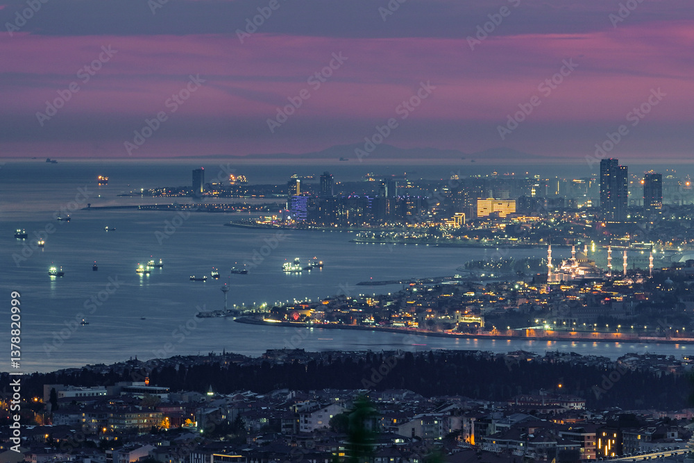 Fototapeta premium View of Istanbul City during Sunset