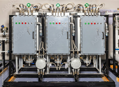 Obraz na płótnie Modern water treatment facility showcases advanced technology and efficiency in action w salonie
