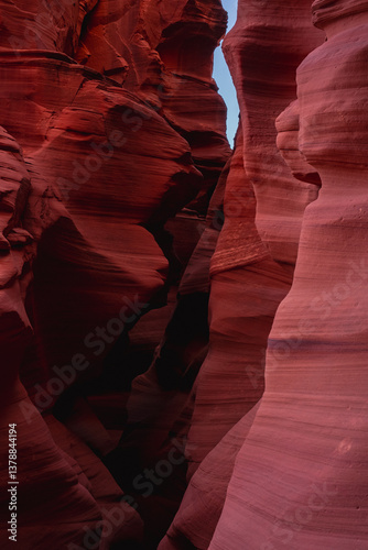 Breathtaking Antelope Canyon Sandstone Formations in Arizona – Natural Wonder of the Desert