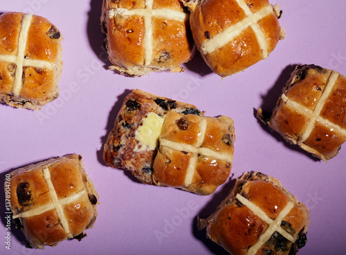 Schilderij op canvas Top view of some hot cross buns with a purple background.