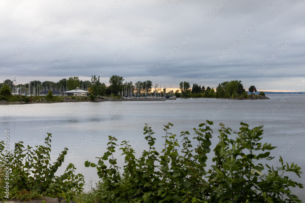 Obraz premium River bank during sunset. Waterfront landscape and skyline in summer