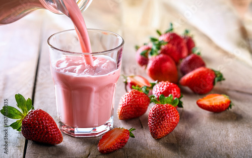 strawberry milk shake with strawberry