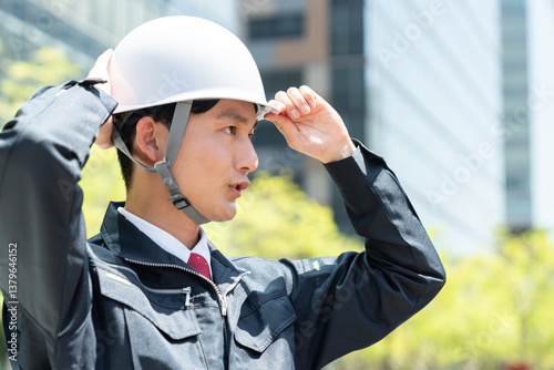 Quadro su tela 屋外の若い作業員の男性