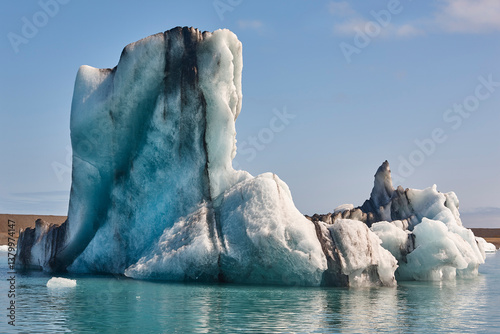Obraz na płótnie Icebergs turquoise lake and snowy mountains. Jokulsarlon, Southeast area. Iceland. w salonie
