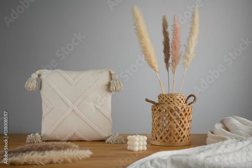 Obraz na płótnie Boho Chic Decor: Textured Pillow and Pampas Grass Arrangement w salonie