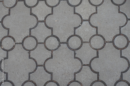 Obraz na płótnie Close shot of pavement of curved gray interlocking concrete tiles w salonie