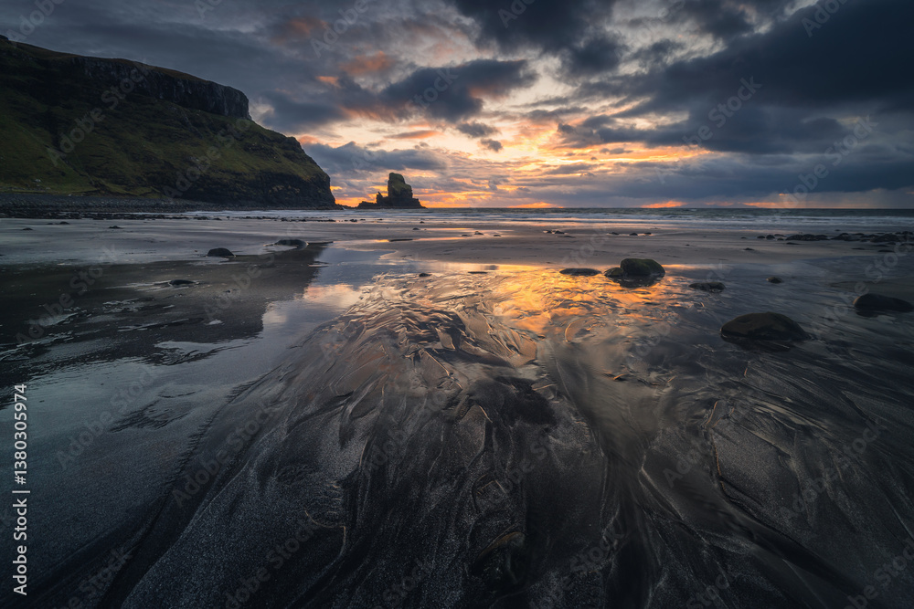 The Isle of Skye’s autumn landscapes blend golden moors, misty peaks, and rugged coastlines. A land of dramatic beauty, where nature’s wild spirit thrives.