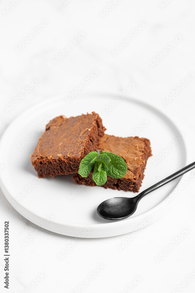 Pieces of chocolate brownies on a light background. Delicious and sweet homemade pastries for breakfast. Vegetarian dessert.
Pieces of chocolate brownies on a light background. Delicious and sweet homemade pastries for breakfast. Vegetarian dessert.