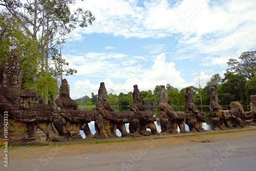 Vászonkép South gate of Angkor Thom along with a bridge of statues of gods and demons