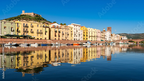 Tableau sur toile Bosa, Sardinia, Italy - View over the river Temo to the Ponte Vecchio bridge and the historic old town of Bosa with the castle of Serravalle in the background